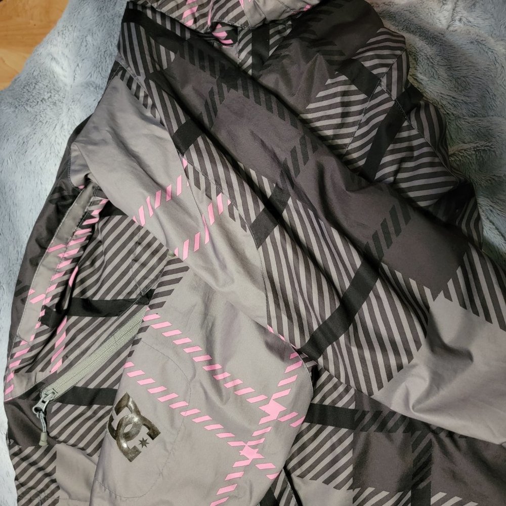 DC Snowboarding/Ski Jacket (Ladies L) - Picture 3 of 7